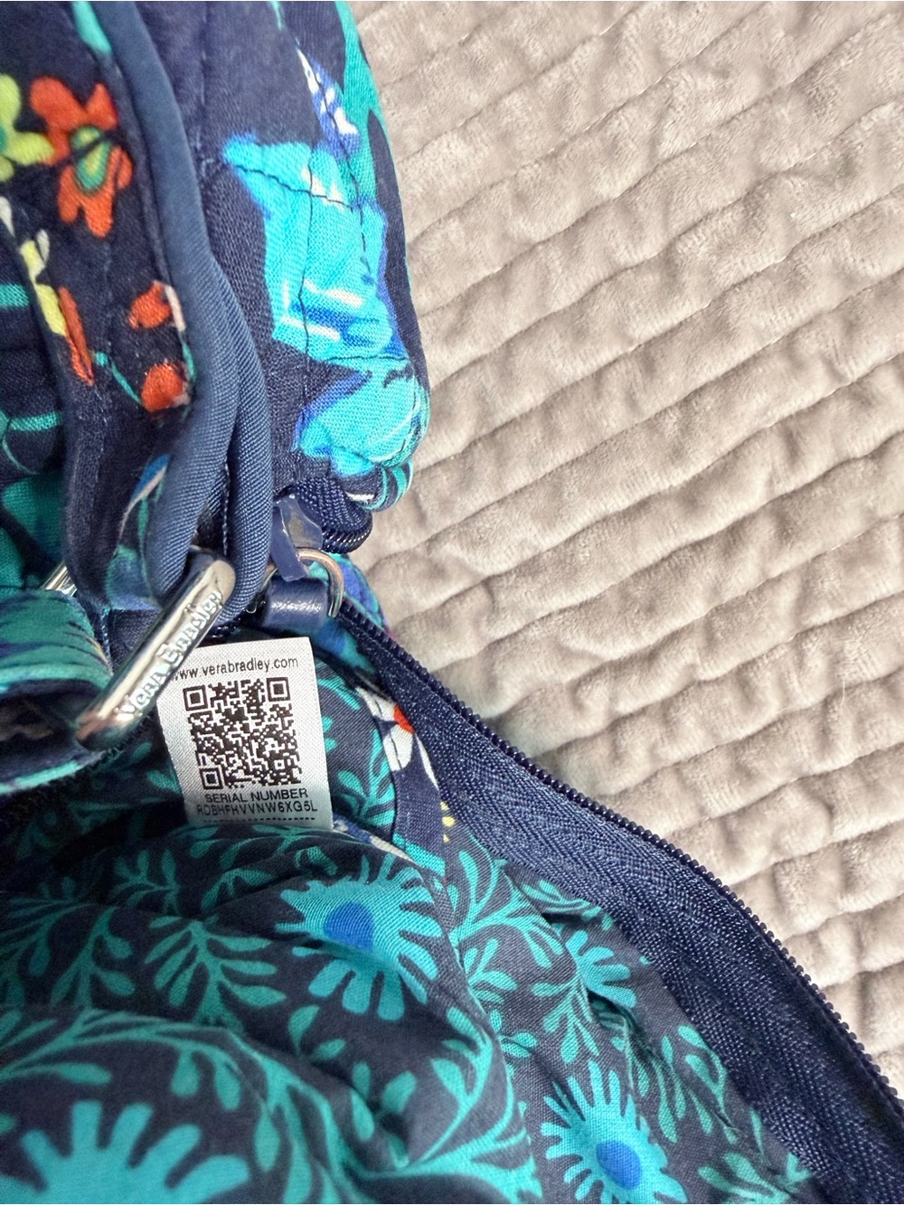 VERA BRADLEY On the Go Crossbody Bag Midnight Blues Retired Print Quilted Floral - Picture 10 of 11